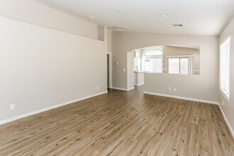 6418 W Magnolia St in Phoenix, AZ - Foto de edificio - Building Photo