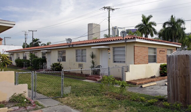 401-417 SW 4th St in Miami, FL - Building Photo - Building Photo