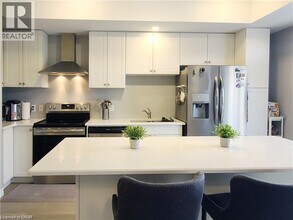 22 Wheat Ln. in Kitchener, ON - Building Photo - Building Photo