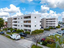 Baracoa in Hialeah, FL - Building Photo