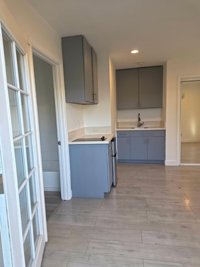 1587 W 35th Pl, Unit Cozy Studio in Los Angeles, CA - Foto de edificio - Building Photo