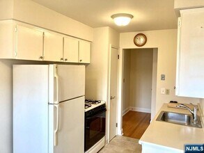 11 Spruce St in Oakland, NJ - Building Photo - Building Photo