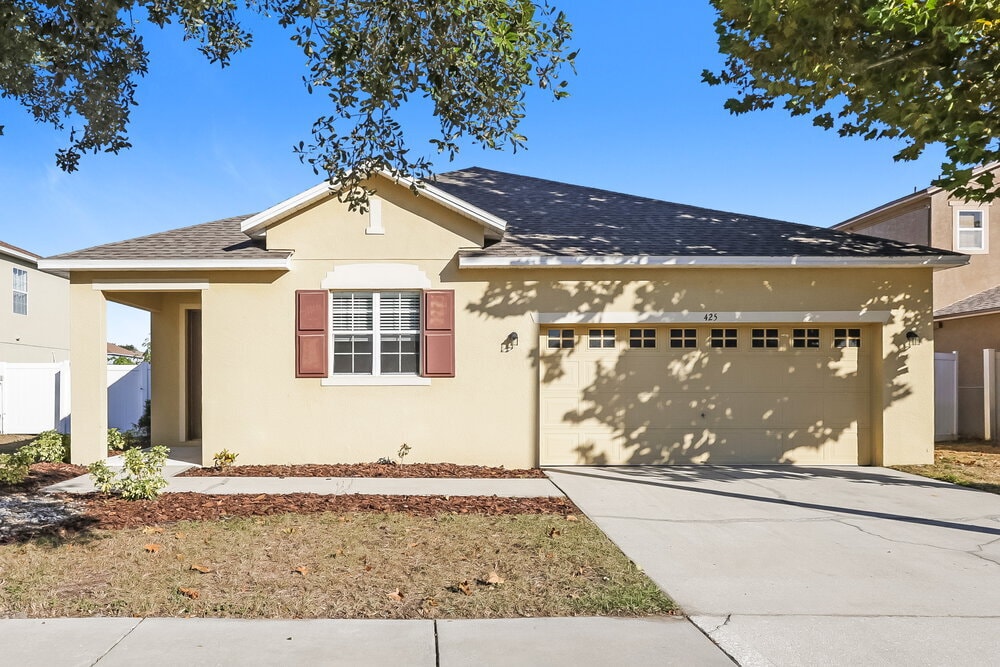 425 Chimney Rock Dr in Ruskin, FL - Building Photo