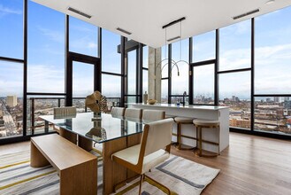 730 N Milwaukee Ave in Chicago, IL - Building Photo - Building Photo
