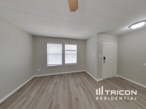 1806 Marbach Woods in San Antonio, TX - Building Photo - Building Photo