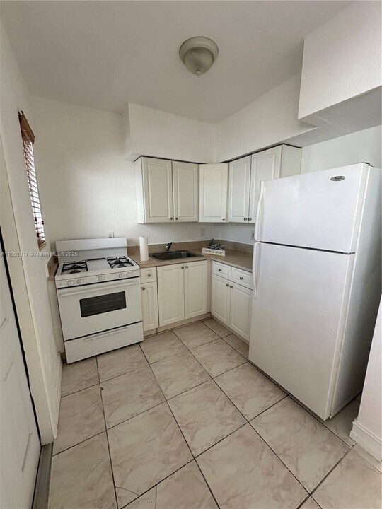 350 75th St in Miami Beach, FL - Building Photo