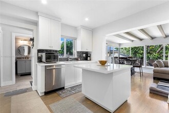 7915 SW 23rd St in Miami, FL - Building Photo - Building Photo