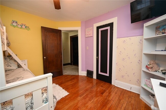 property at 10804 Penfield Ave
