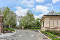 Longyear at Fisher Hill in Brookline, MA - Foto de edificio - Building Photo