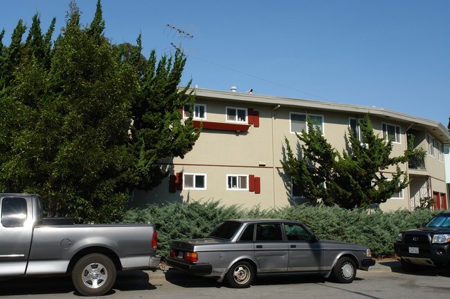 15 Broadway in Millbrae, CA - Foto de edificio - Building Photo