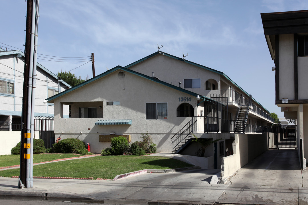 13514 Lemoli Ave in Hawthorne, CA - Foto de edificio