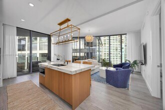 2831 S Bayshore Dr, Unit 1005 in Miami, FL - Building Photo - Building Photo
