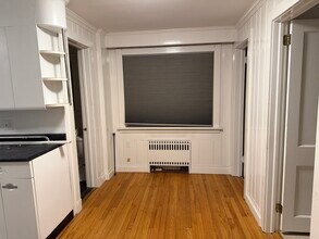 555 Main St, Unit 555 #A in Cromwell, CT - Foto de edificio - Building Photo