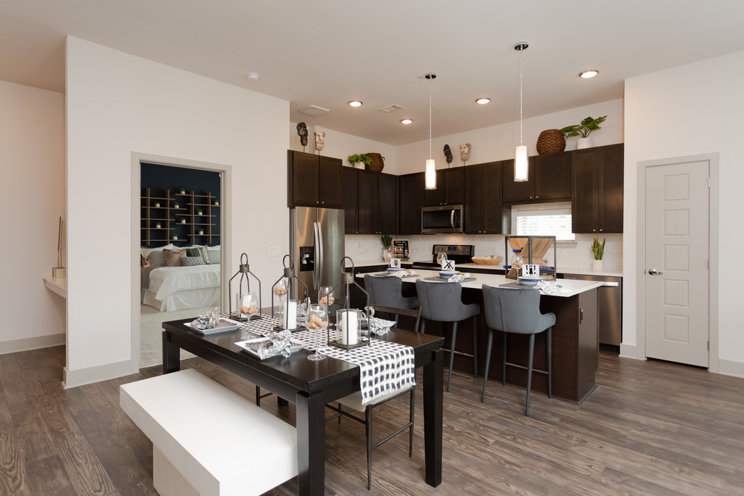 Aspen at Mercer Crossing in Farmers Branch, TX - Building Photo