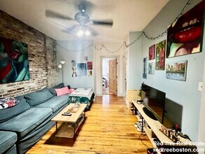 750 Huntington Ave, Unit 2 in Boston, MA - Building Photo - Building Photo