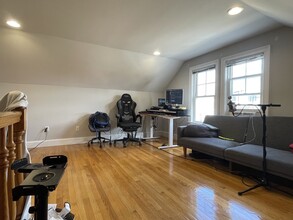 38 Ten Hills Rd, Unit 2 in Somerville, MA - Building Photo - Building Photo