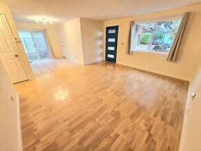 7323 SE Rural St in Portland, OR - Building Photo - Building Photo