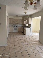 408 N Resler Dr in El Paso, TX - Building Photo - Building Photo