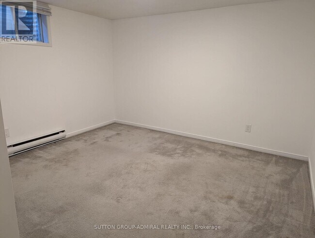 41 Russfax Dr in Toronto, ON - Building Photo - Building Photo