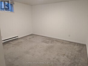 41 Russfax Dr in Toronto, ON - Building Photo - Building Photo