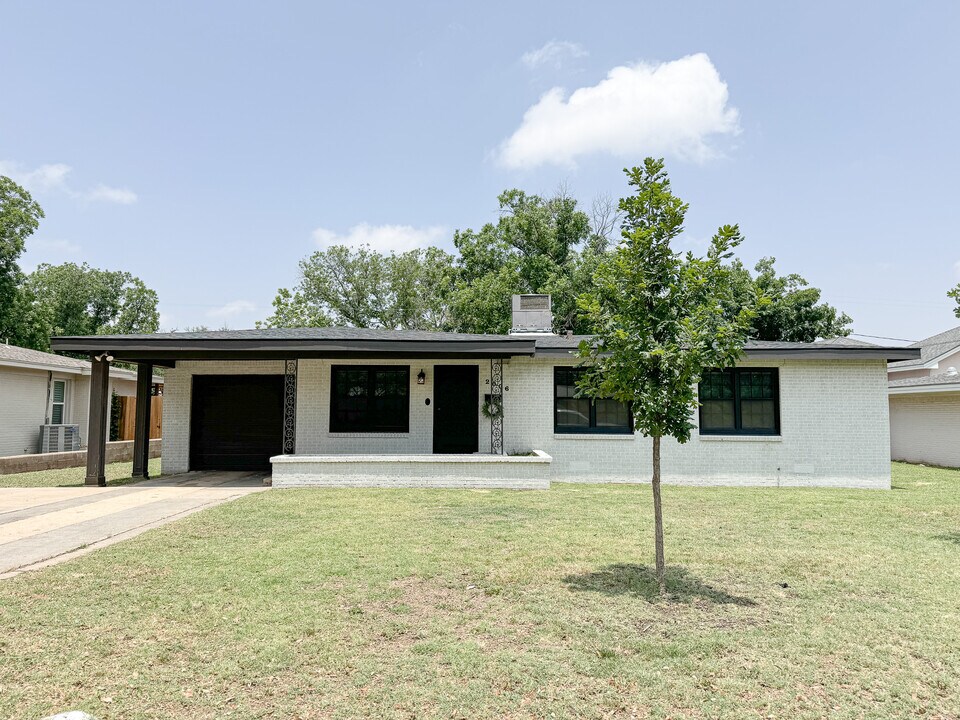 2006 Bedford Dr in Midland, TX - Building Photo