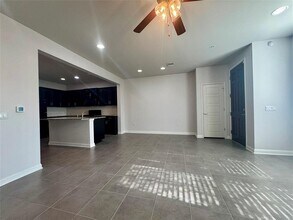 6814 E Riverside Dr in Austin, TX - Foto de edificio - Building Photo