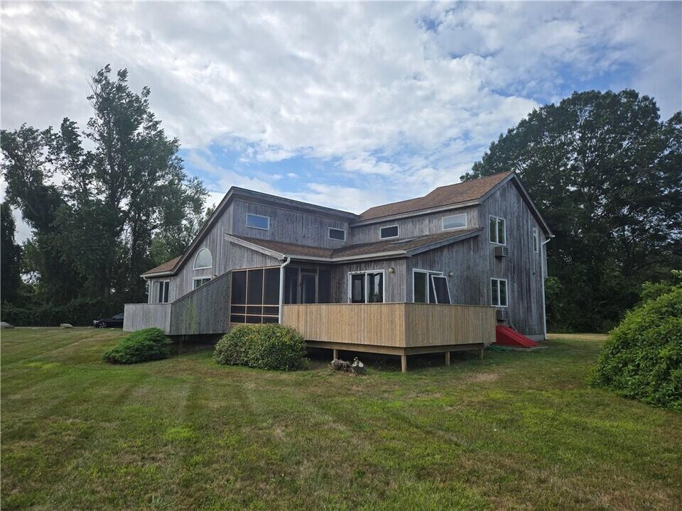 90 Foster Dr in Charlestown, RI - Building Photo