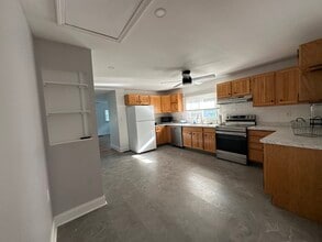 50 Clear Lake Manor Rd in North Branford, CT - Building Photo - Building Photo