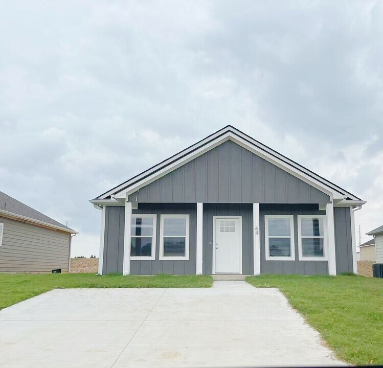 74 Middle St in Durant, OK - Building Photo