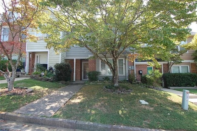 223 Triple Oaks Dr in Tucker, GA - Foto de edificio - Building Photo