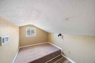 7102 Terrasso Dr in Hitchcock, TX - Building Photo - Building Photo