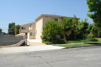 553 E Angeleno Ave in Burbank, CA - Foto de edificio - Building Photo