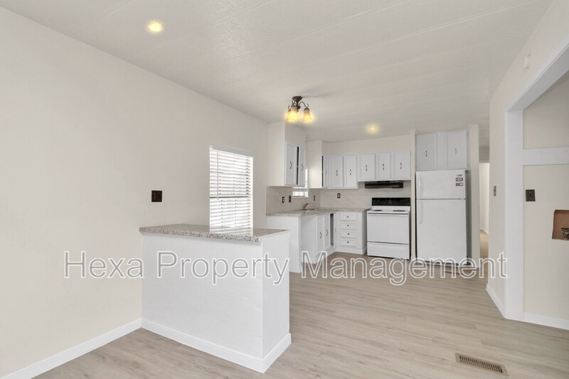 2511 Farm to Market 646 Rd N in Santa Fe, TX - Building Photo