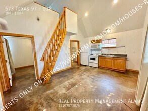 573 TX-97 in Floresville, TX - Building Photo - Building Photo