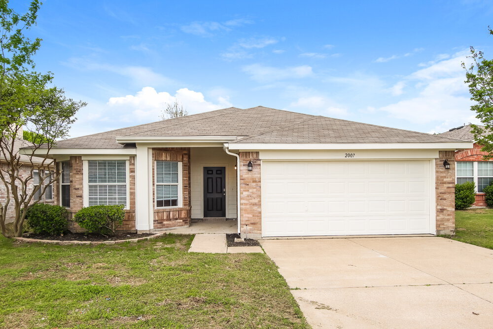 2007 Wildwood Dr in Forney, TX - Foto de edificio