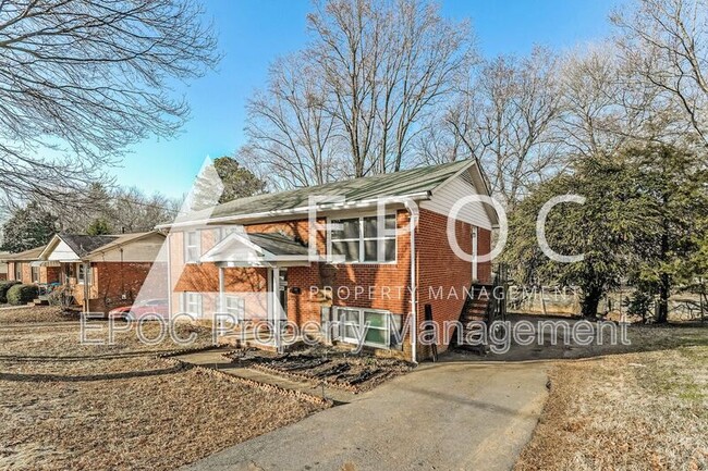 3850 Barkwood Dr in Winston-Salem, NC - Building Photo - Building Photo