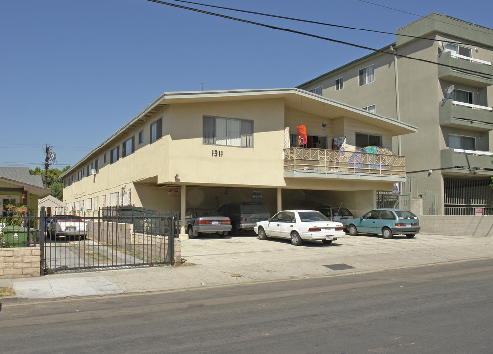 1311 N Sycamore Ave in Los Angeles, CA - Foto de edificio