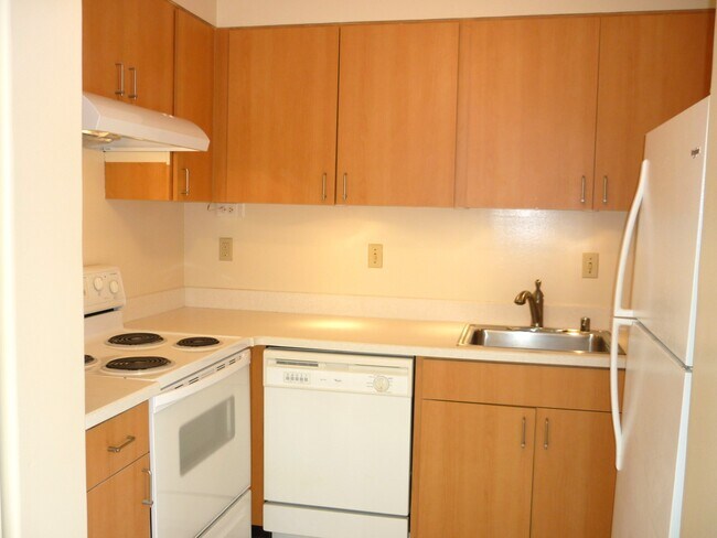 430 Keoniana St in Honolulu, HI - Building Photo - Building Photo