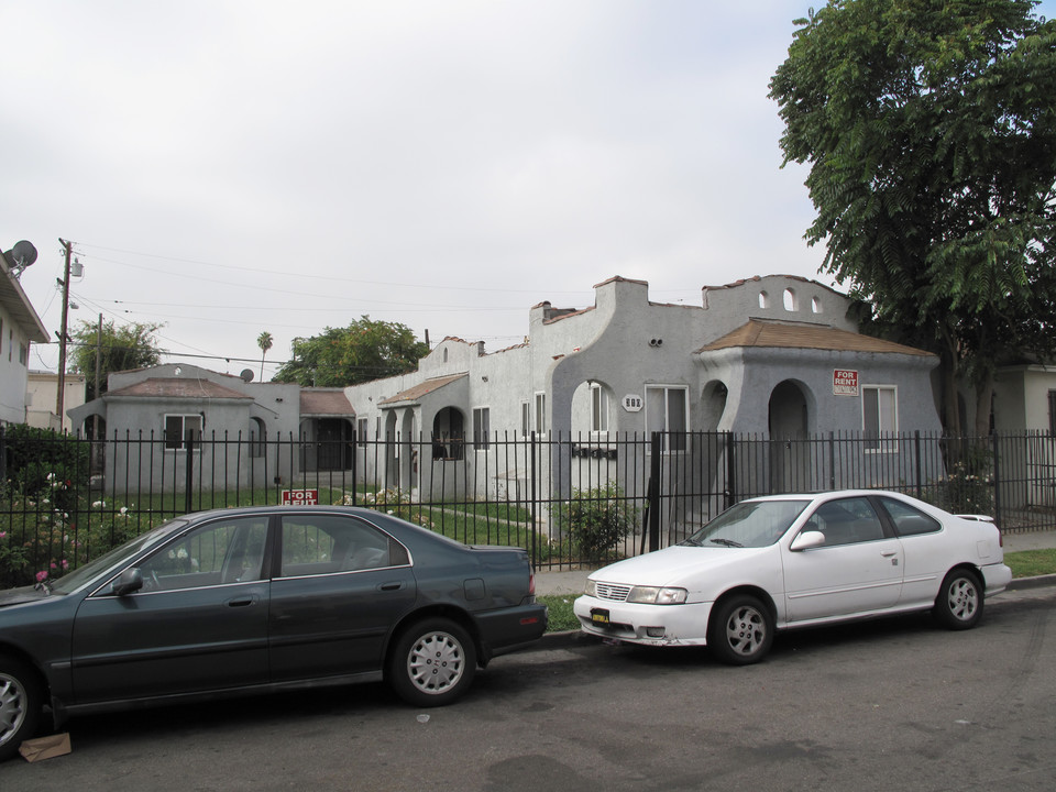 310 W Magnolia St in Compton, CA - Foto de edificio