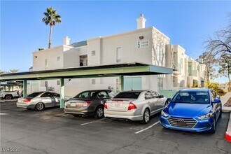 7100 W Pirates Cove Rd in Las Vegas, NV - Building Photo - Building Photo