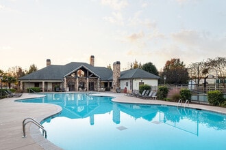 Houston Lake Apartments in Kathleen, GA - Foto de edificio - Building Photo