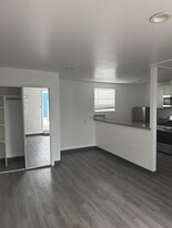 1911 W 94th St in Los Angeles, CA - Building Photo