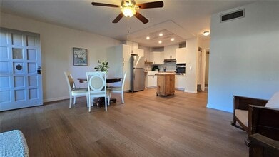 2100 World Pkwy Blvd in Clearwater, FL - Building Photo - Building Photo