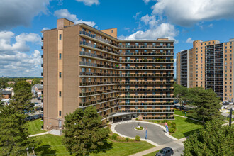 Rita Court in Hamilton, ON - Building Photo - Primary Photo