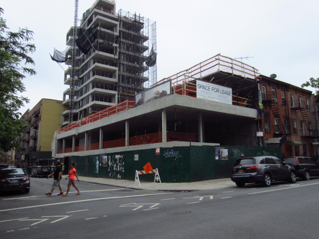 190 S 1st St in Brooklyn, NY - Foto de edificio - Building Photo