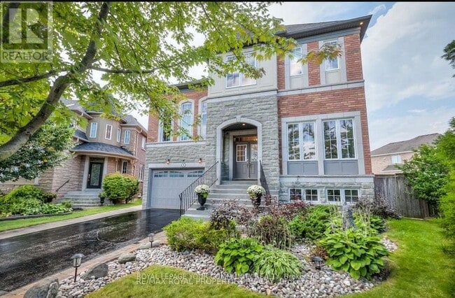 property at 8 Speight Ct