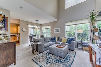 2172 Sunrise Cir in Aurora, IL - Foto de edificio - Building Photo