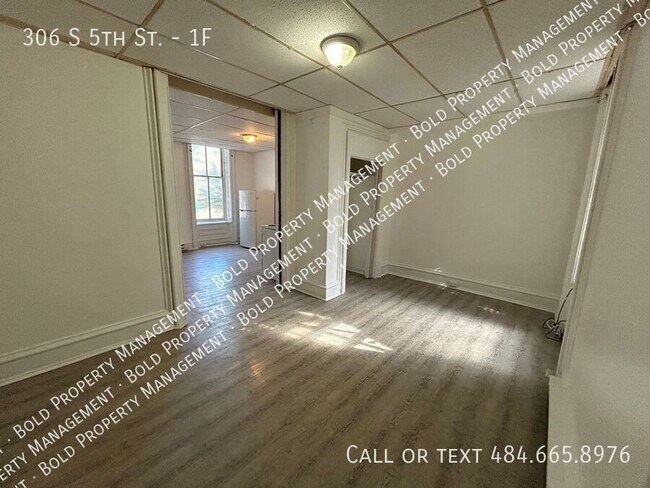 property at 306 S 5th St