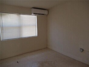2204 Atlanta St, Unit 3 in Hollywood, FL - Building Photo - Building Photo