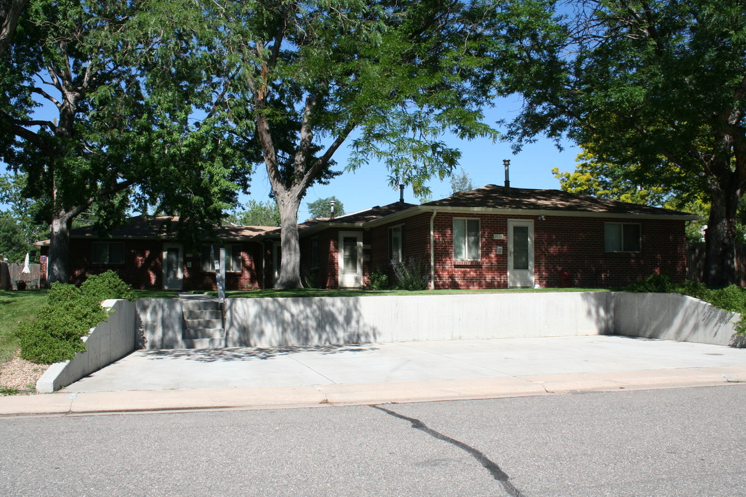 4827-4835 Ames St in Denver, CO - Foto de edificio